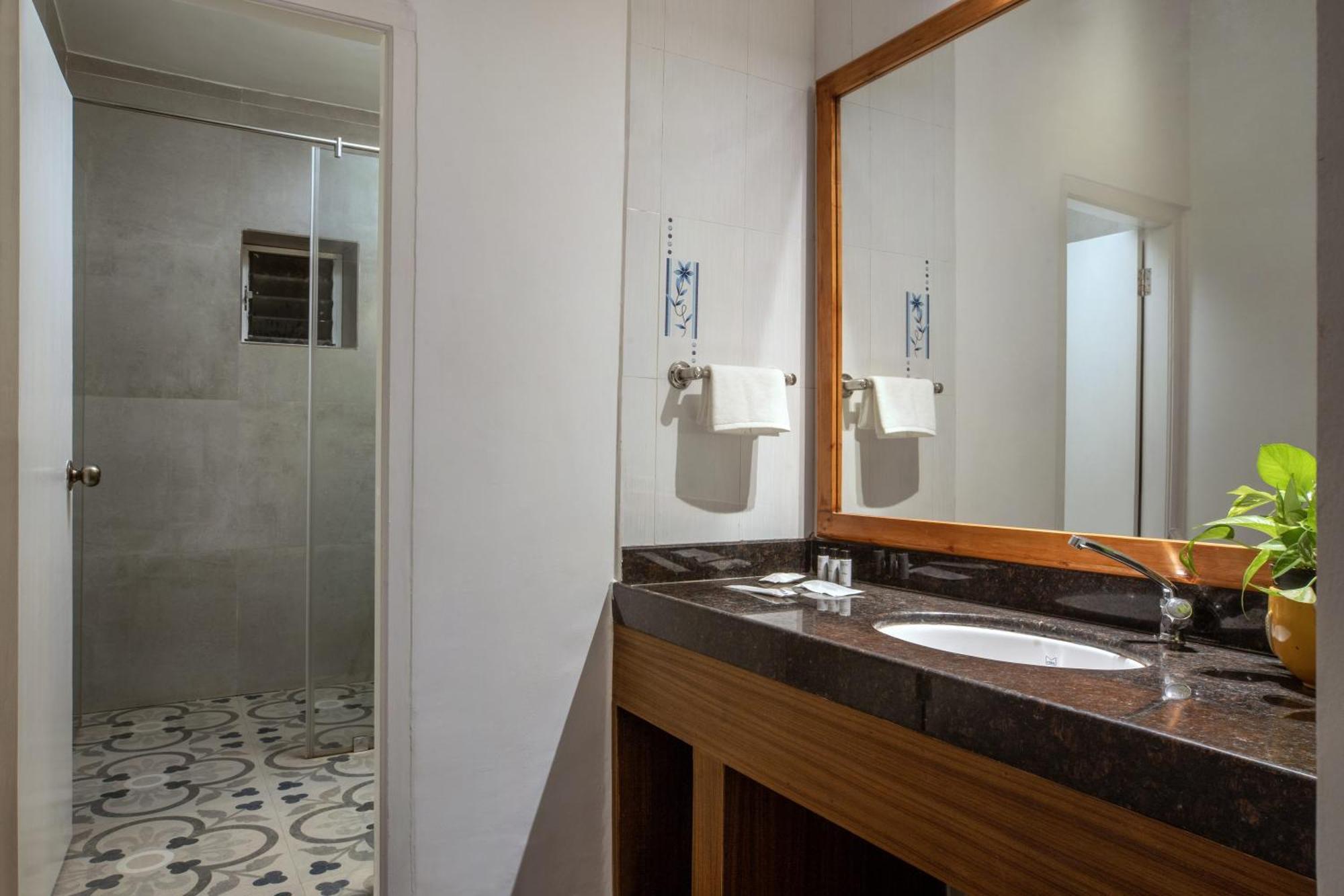 Larisa Beach Resort Morjim Exterior foto